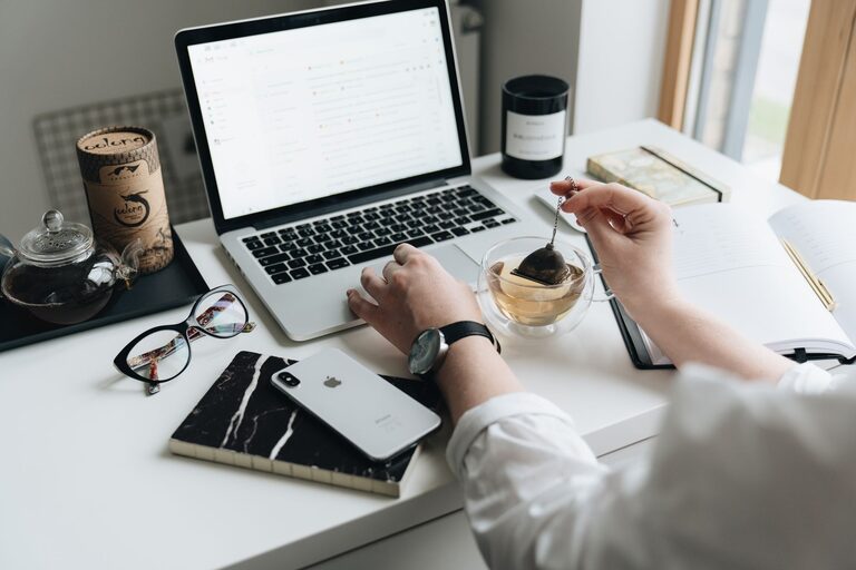 Simple Routines to Start and End Your Workday with Ease